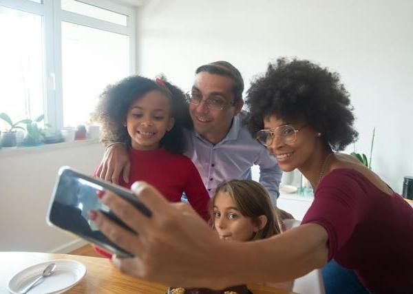 The impact of technology on family dynamics and strategies for healthy screen time habits